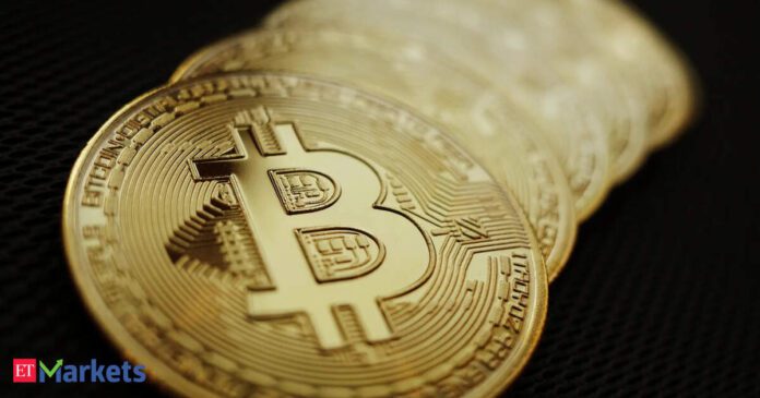 Bitcoin retreats to $117k after hitting record high; Altcoins drop up to 10%