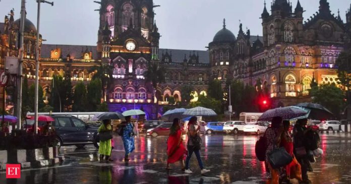 Mumbai rains: Heavy rainfall lashes financial capital; BMC issues high tide warning