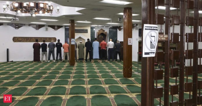 Islamic prayer timings in US: Check Fajr, Dhuhr, Asr, Maghrib, Isha time on September 19 in New York, Los Angeles, Chicago, Houston, Phoenix