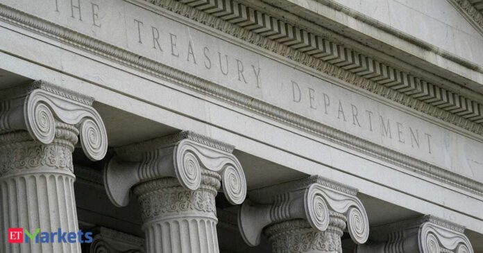 US yields tumble after Trump's China tariff threats