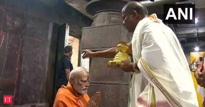 PM Modi offers prayers at Mallikarjuna Swamy temple in Andhra's Srisailam