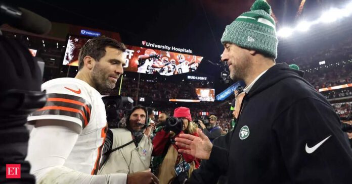 joe flacco aaron rodgers NFL: Pittsburgh Steelers vs Cincinnati Bengals: Joe Flacco outshines Aaron Rodgers as Bengals past Steelers 33-31 in NFL Thursday night game