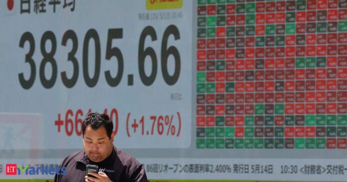 'Widow-maker' ﻿trade becomes a world beater as Japan bonds sink