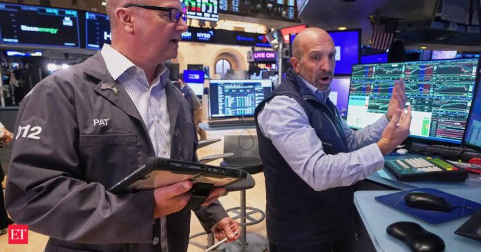 U.S. stocks rebounded today as Wall Street rises: US stock market today: Wall Street climbed 0.3% – Dow, S&P 500 and Nasdaq all rise as tech stocks drive rebound; gold and oil surge